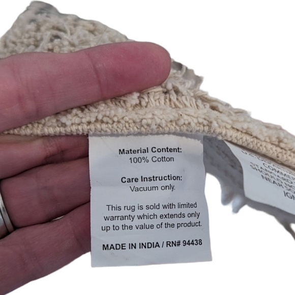 2 Geometric Patterned Gray and White Rug - Picture 3 of 3